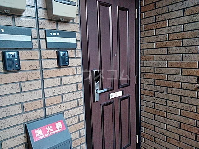 28/30 エントランス