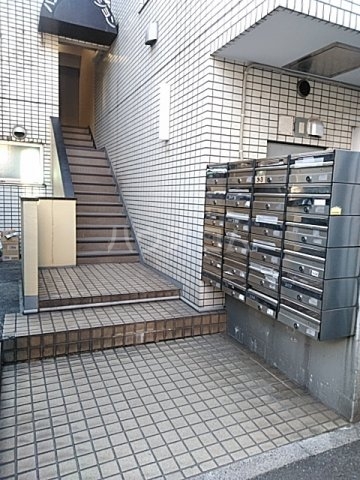 27/30 エントランス