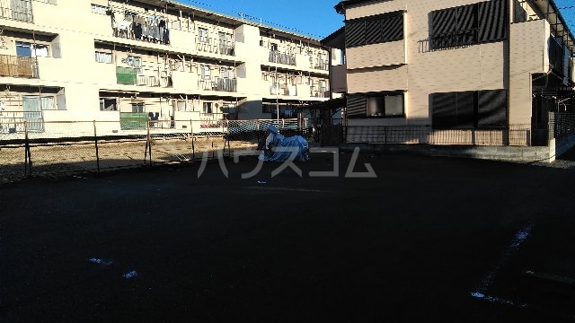 27/30 駐車場
