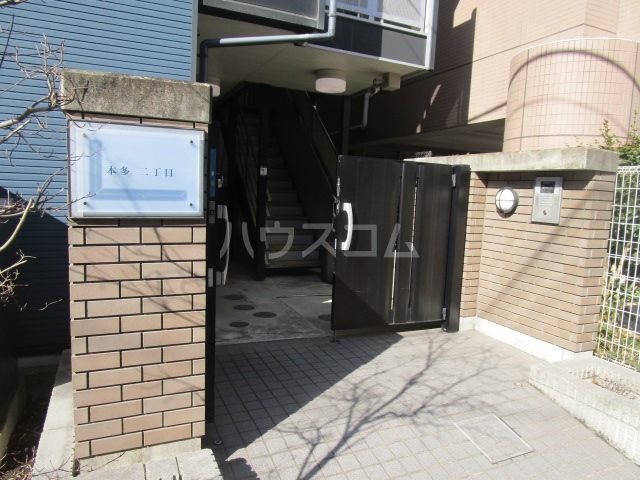 28/30 エントランス