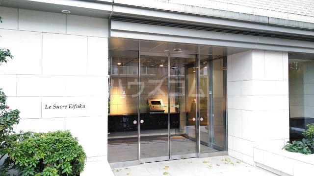 28/30 エントランス