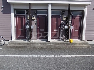 27/30 エントランス