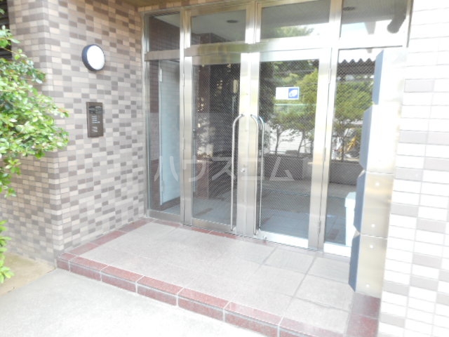 21/30 エントランス