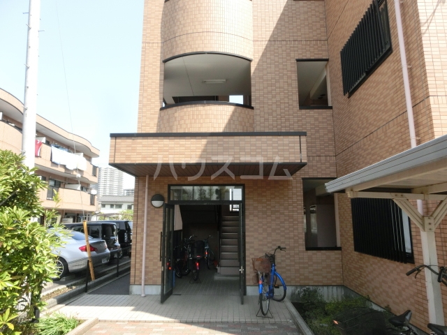 28/30 エントランス