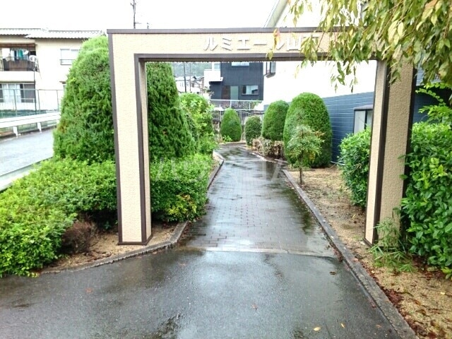 16/26 エントランス