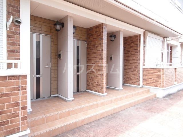 16/23 エントランス