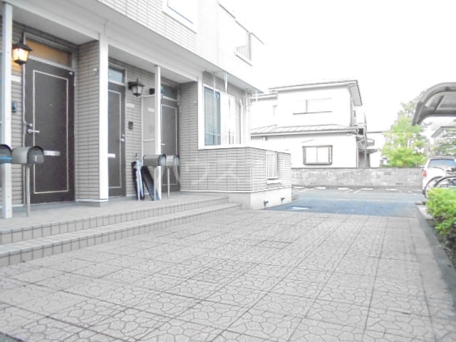 16/23 エントランス