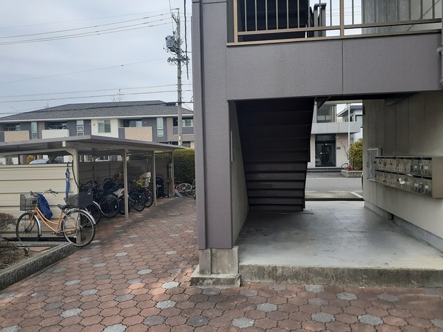 14/18 エントランス