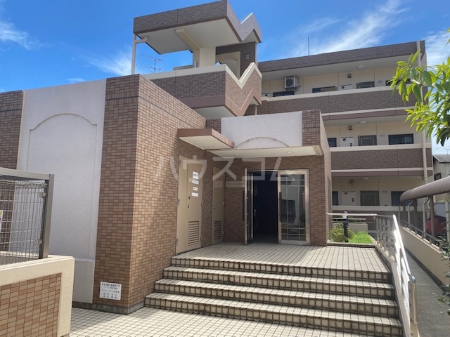 28/30 エントランス