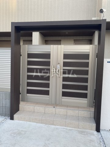 28/30 エントランス