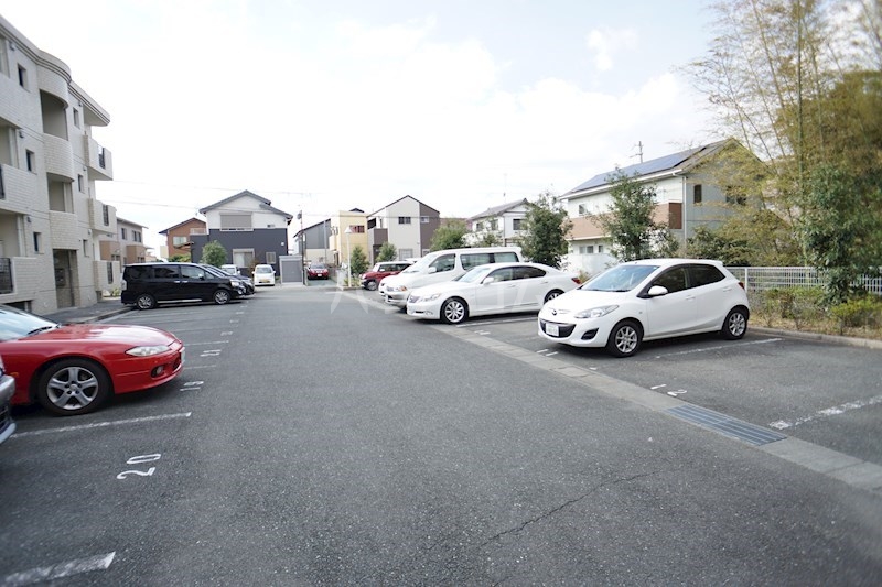 2/3 駐車場
