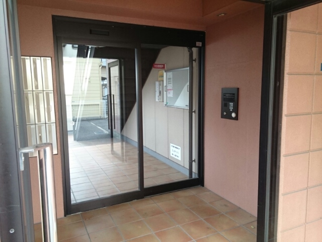 13/16 エントランス