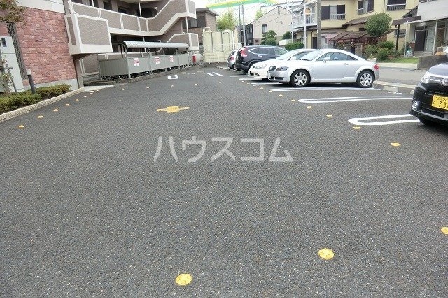 22/28 駐車場