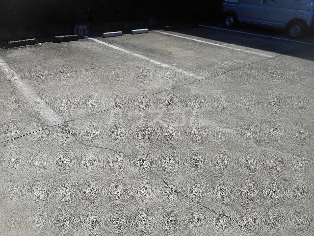 27/30 駐車場