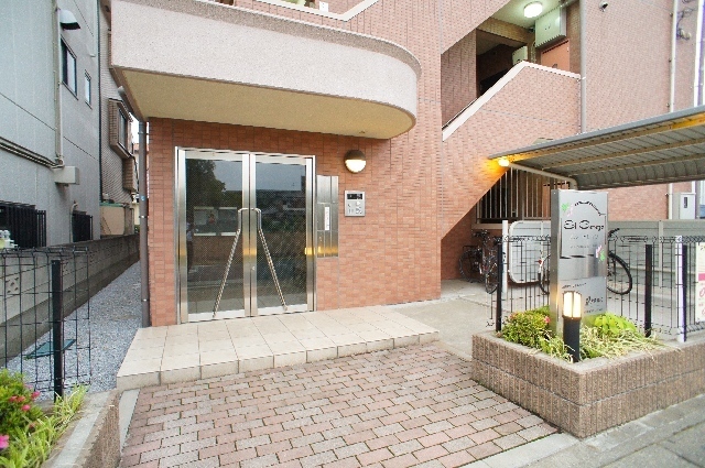 14/20 エントランス