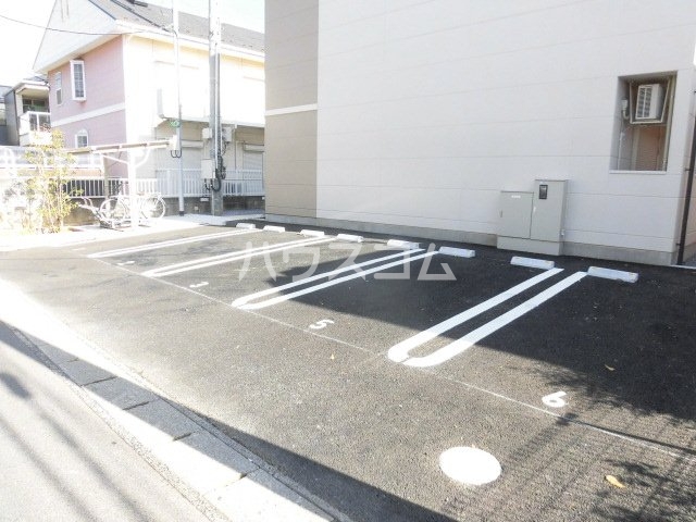 23/27 駐車場
