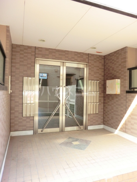 19/27 エントランス