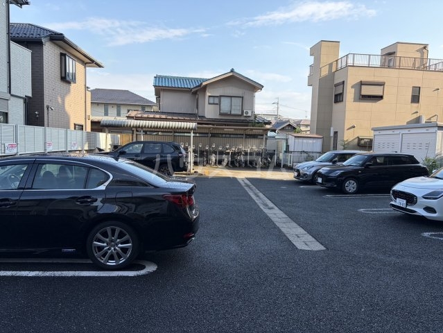27/30 駐車場