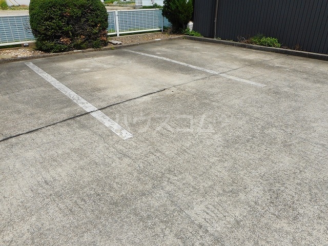 2/5 駐車場