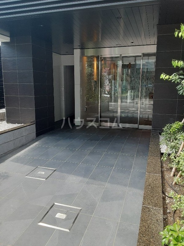 21/30 エントランス