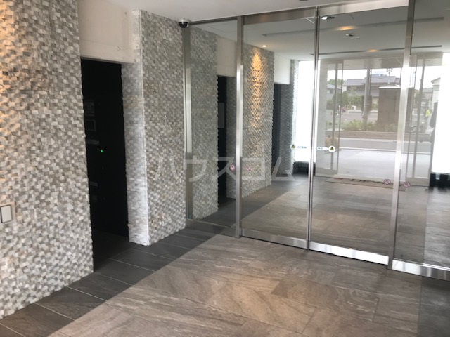 28/30 エントランス