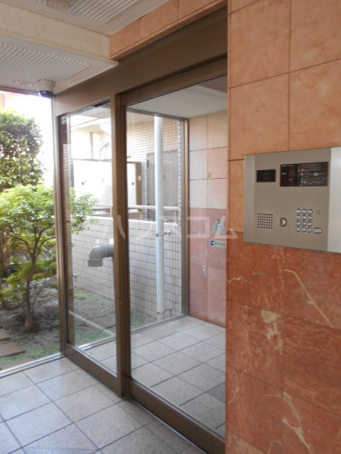 21/30 エントランス