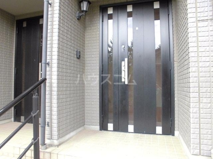 27/30 エントランス