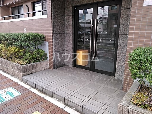 23/30 エントランス