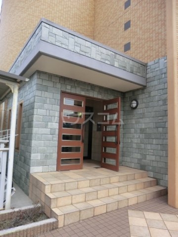 26/30 エントランス