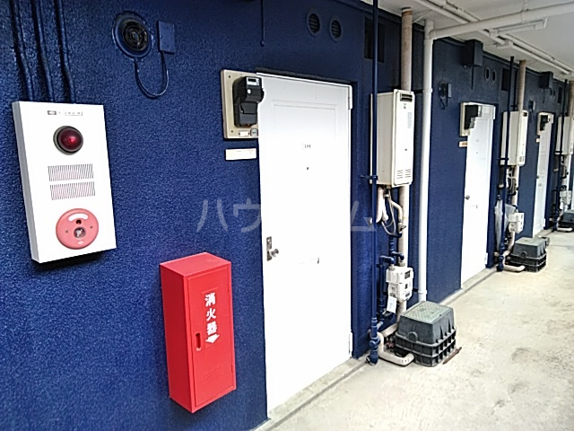 23/27 エントランス