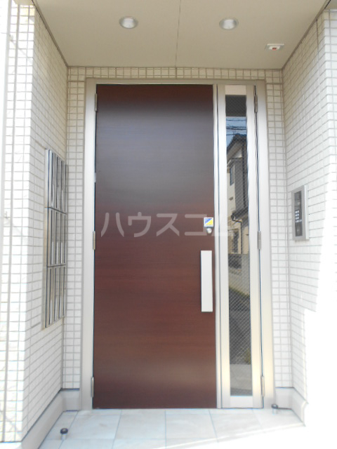 24/30 エントランス