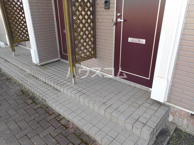 16/23 エントランス