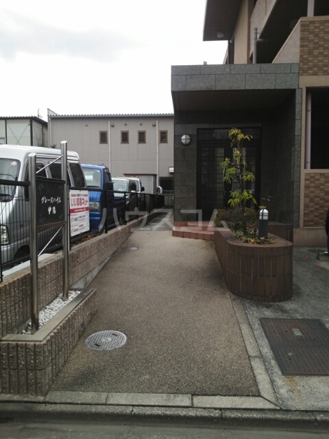 13/22 エントランス