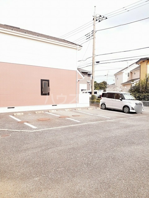 18/28 駐車場