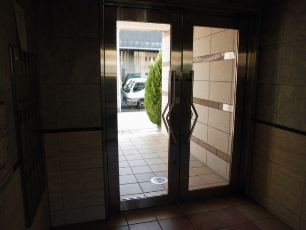 21/30 エントランス