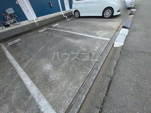 2/3 駐車場