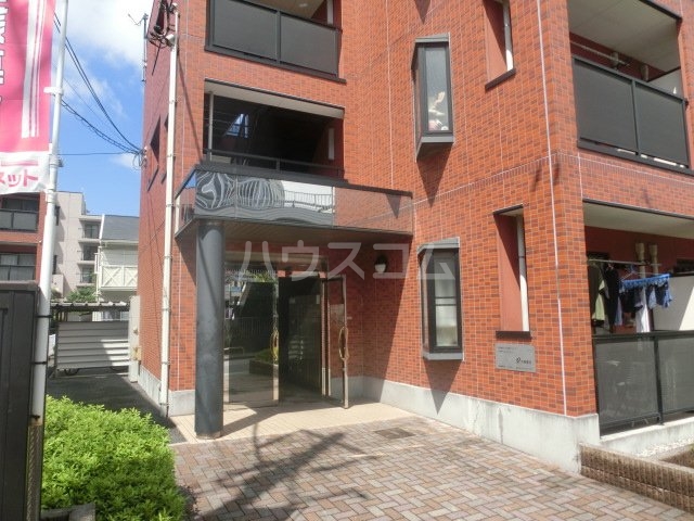 26/30 エントランス