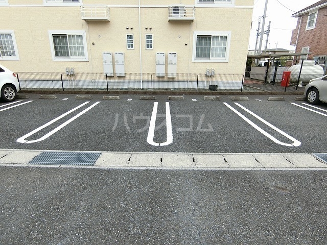13/19 駐車場
