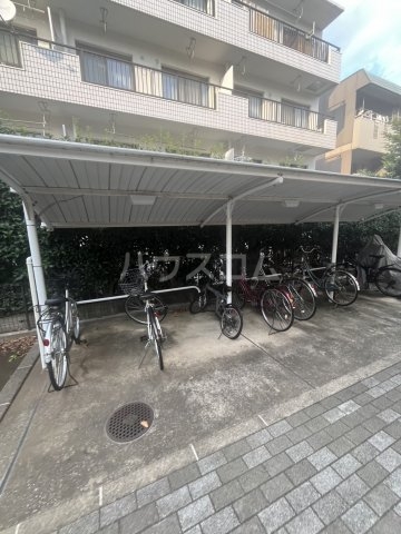 27/30 駐車場