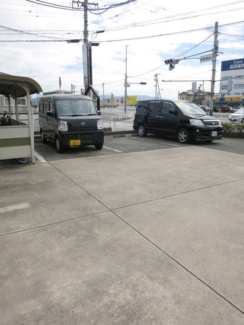 28/30 駐車場