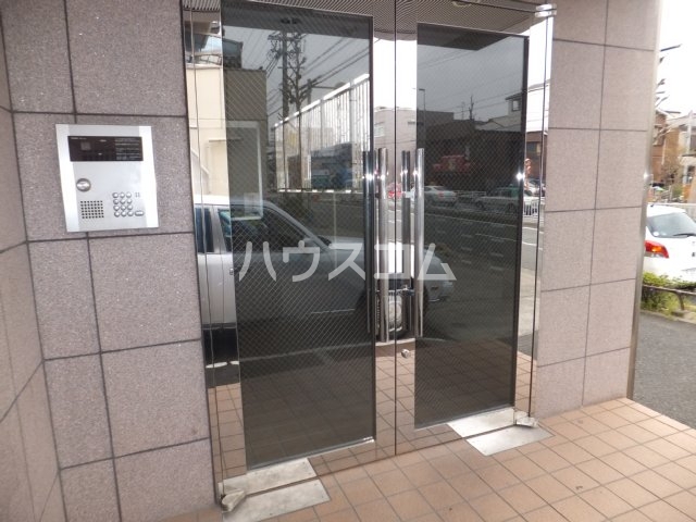 21/30 エントランス