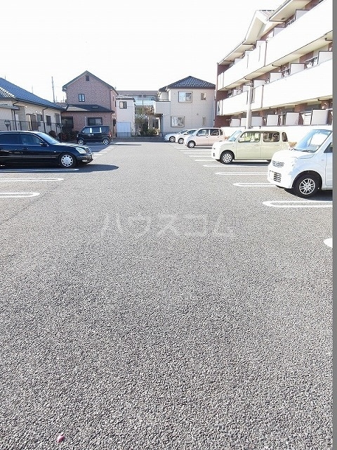 27/30 駐車場