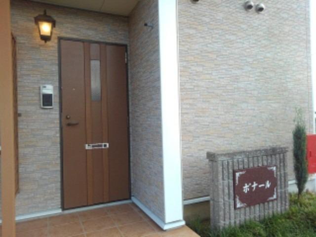 16/23 エントランス