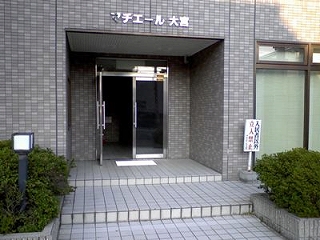 16/23 エントランス