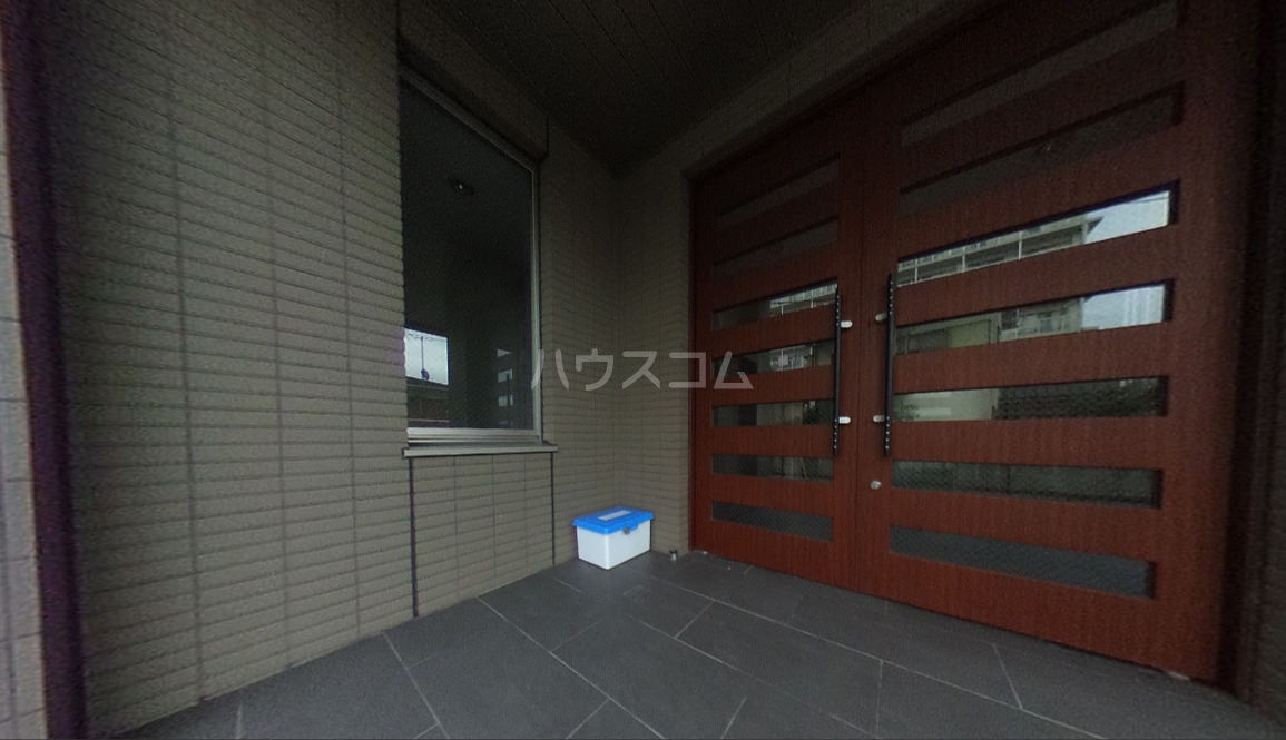 14/20 エントランス