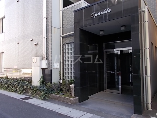 24/30 エントランス