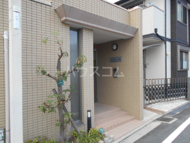 23/30 エントランス