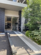 18/27 エントランス