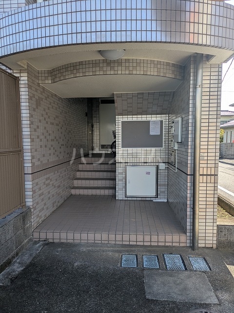 23/30 エントランス