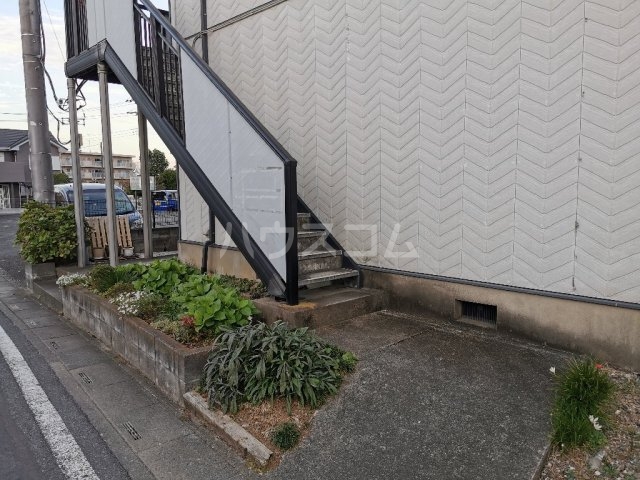 23/30 エントランス